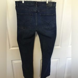 EUC- Calvin Kline distressed slim straight jean, Sz 34”x 32”